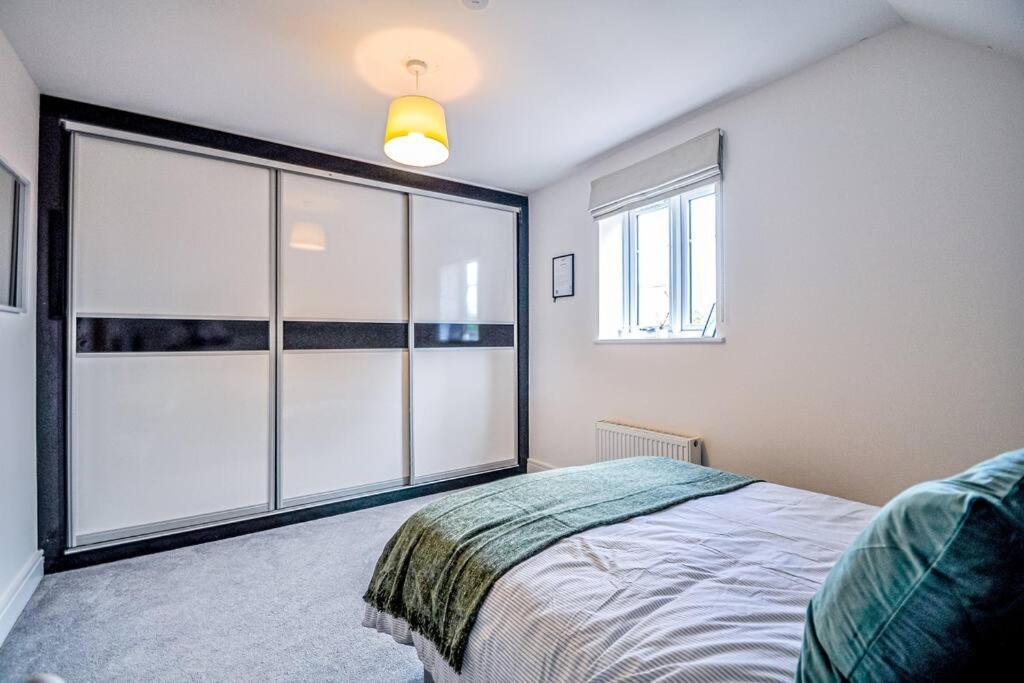 Entire House Sleeps 8 Near The River Thames Maidenhead Exterior photo