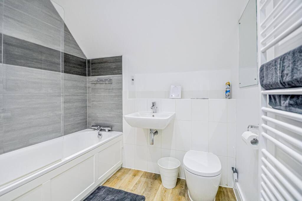 Entire House Sleeps 8 Near The River Thames Maidenhead Exterior photo