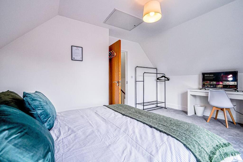 Entire House Sleeps 8 Near The River Thames Maidenhead Exterior photo